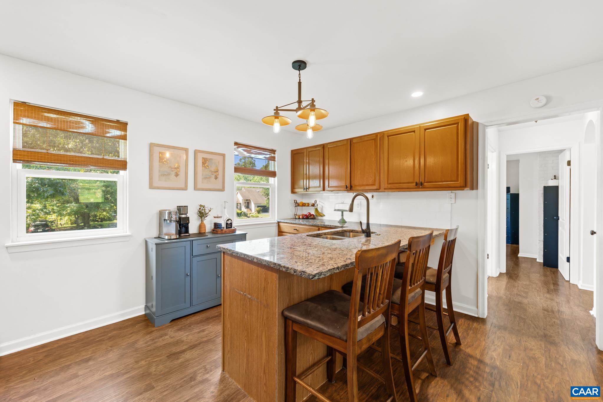 421 SUNSET DR