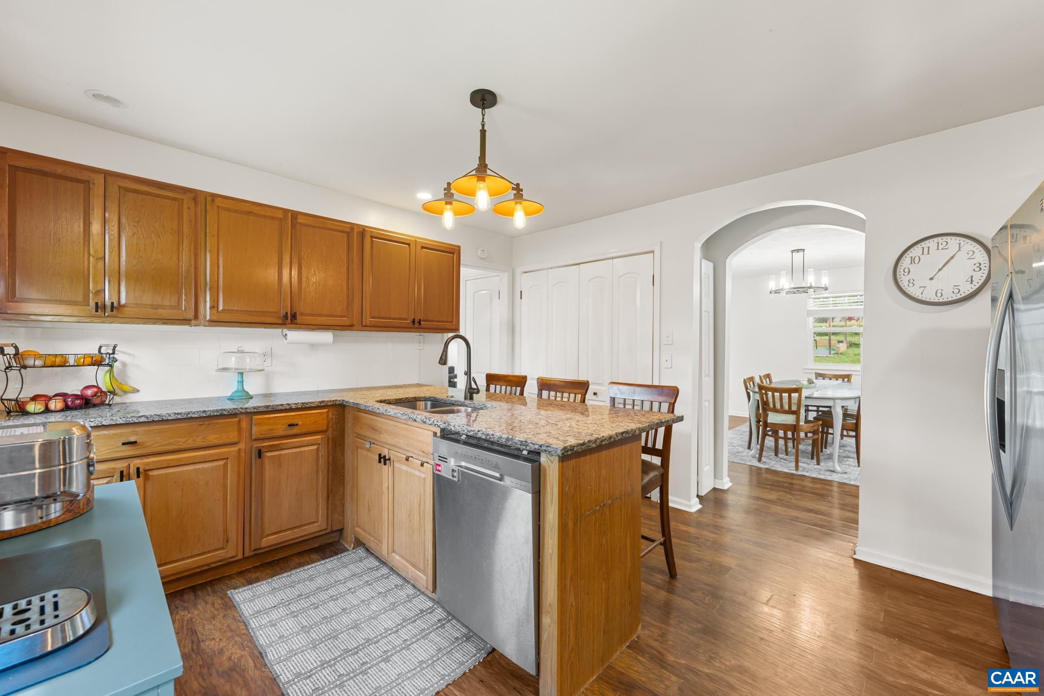 421 SUNSET DR