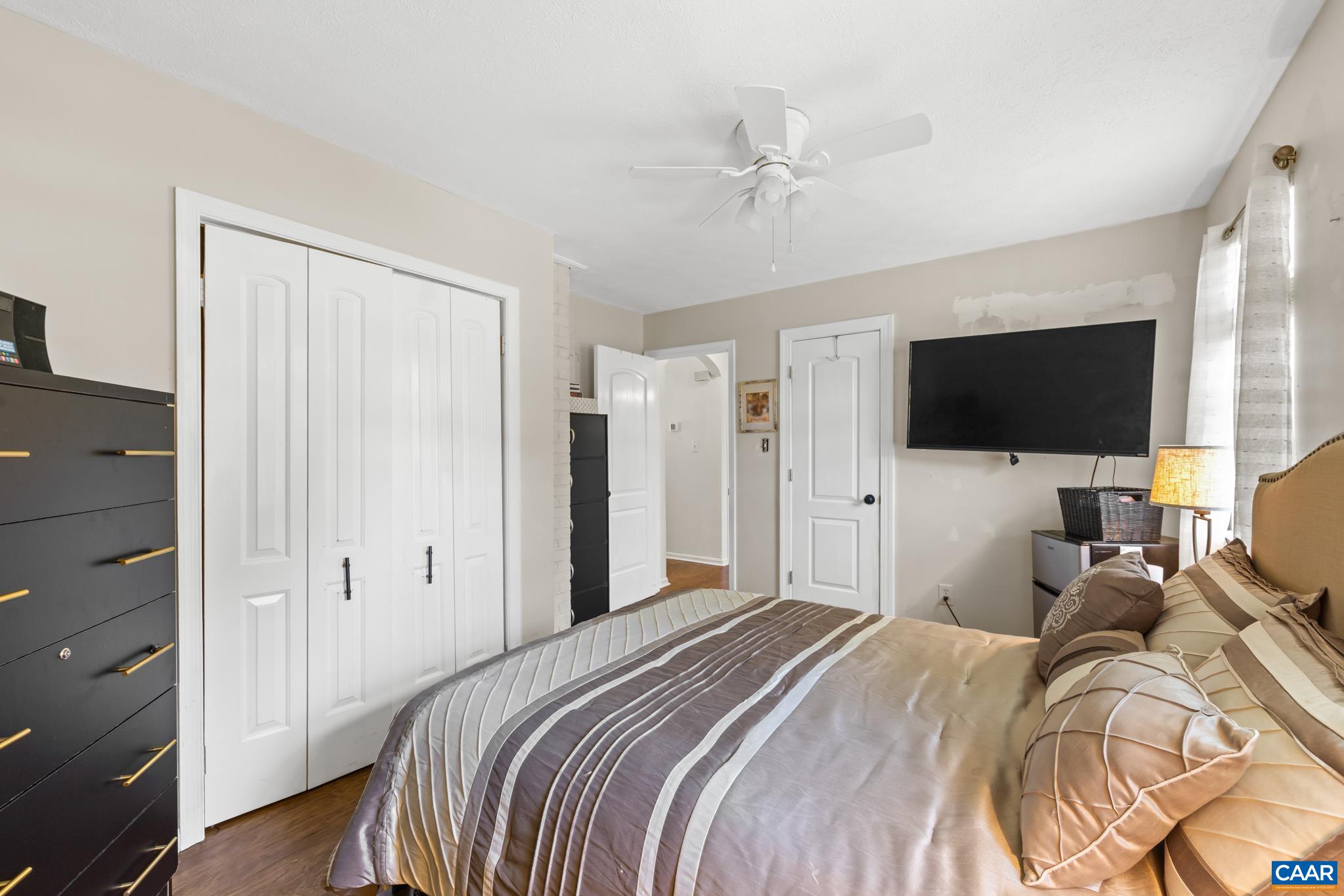 421 SUNSET DR