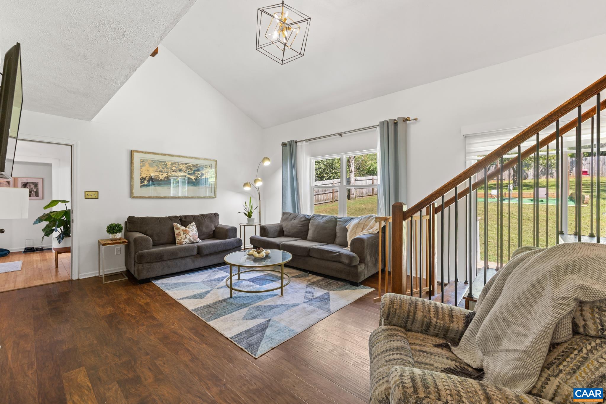 421 SUNSET DR