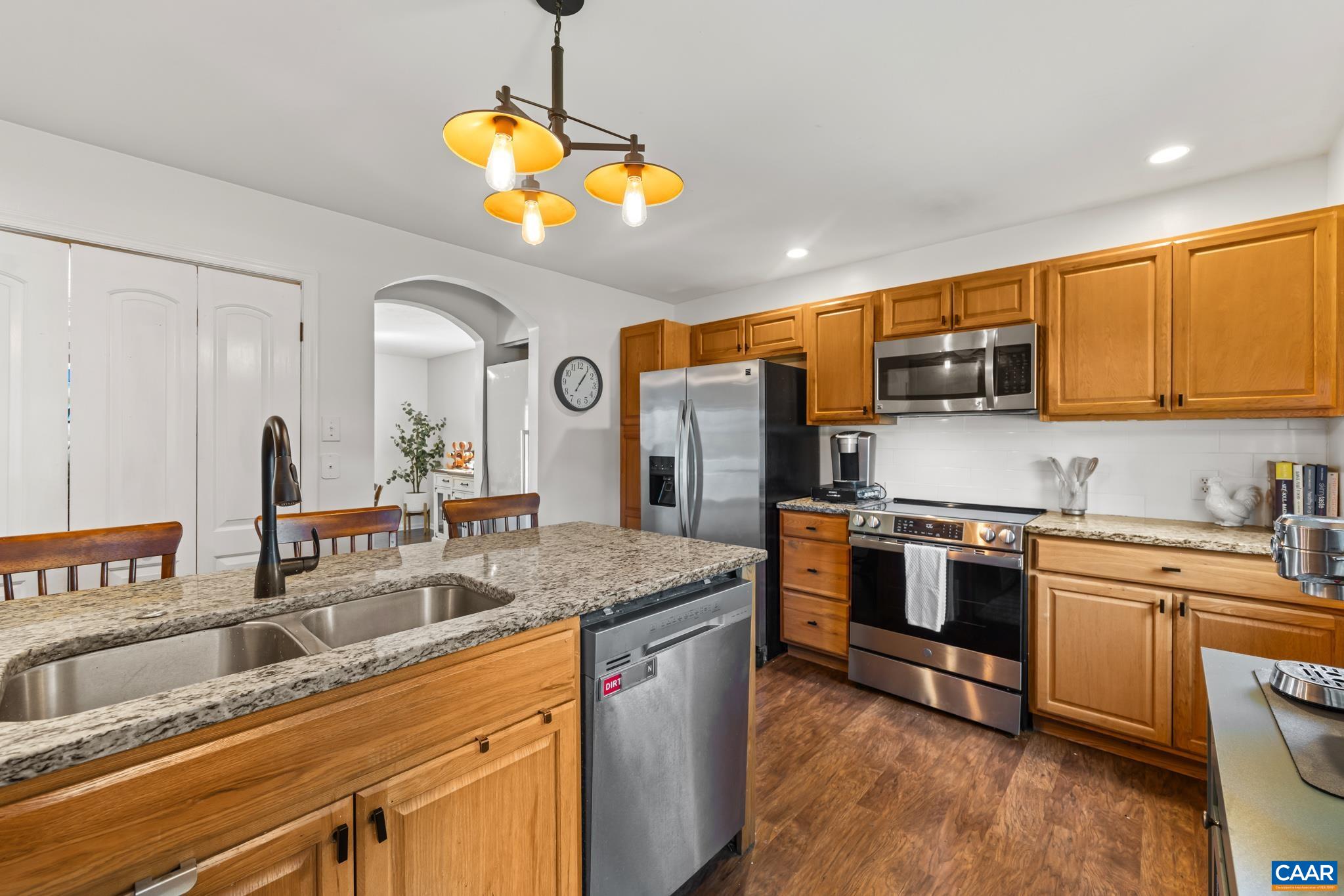 421 SUNSET DR