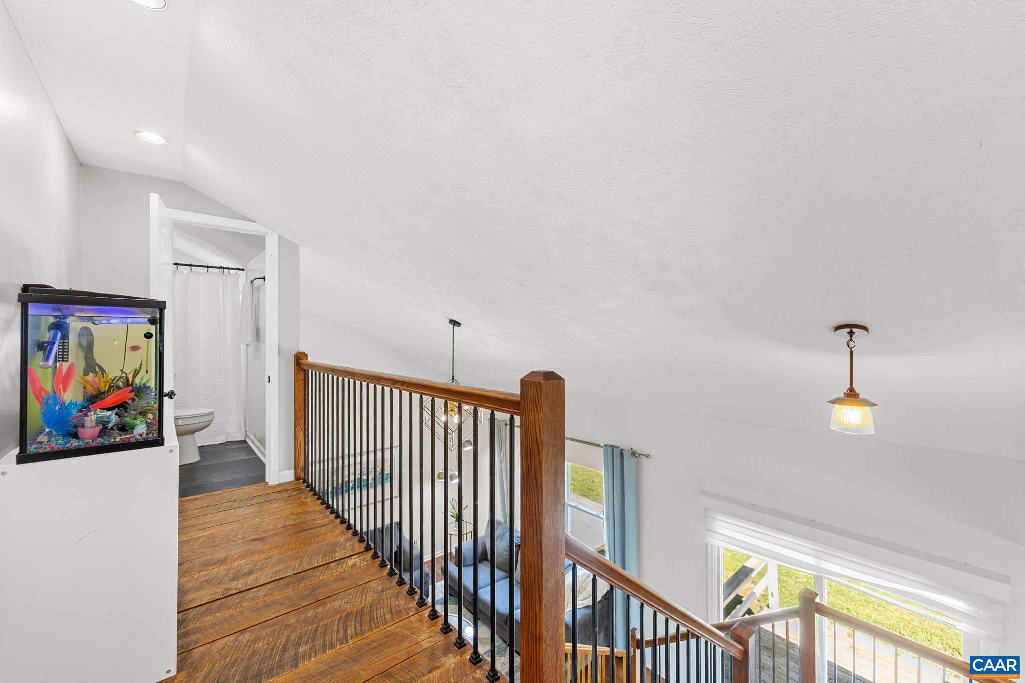 421 SUNSET DR