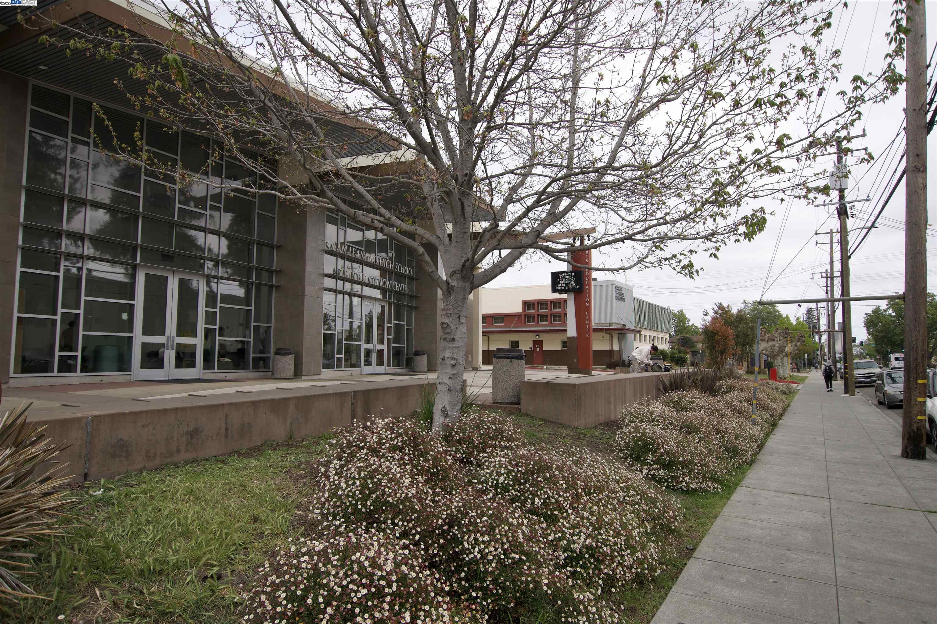 700 Fargo Ave # 2