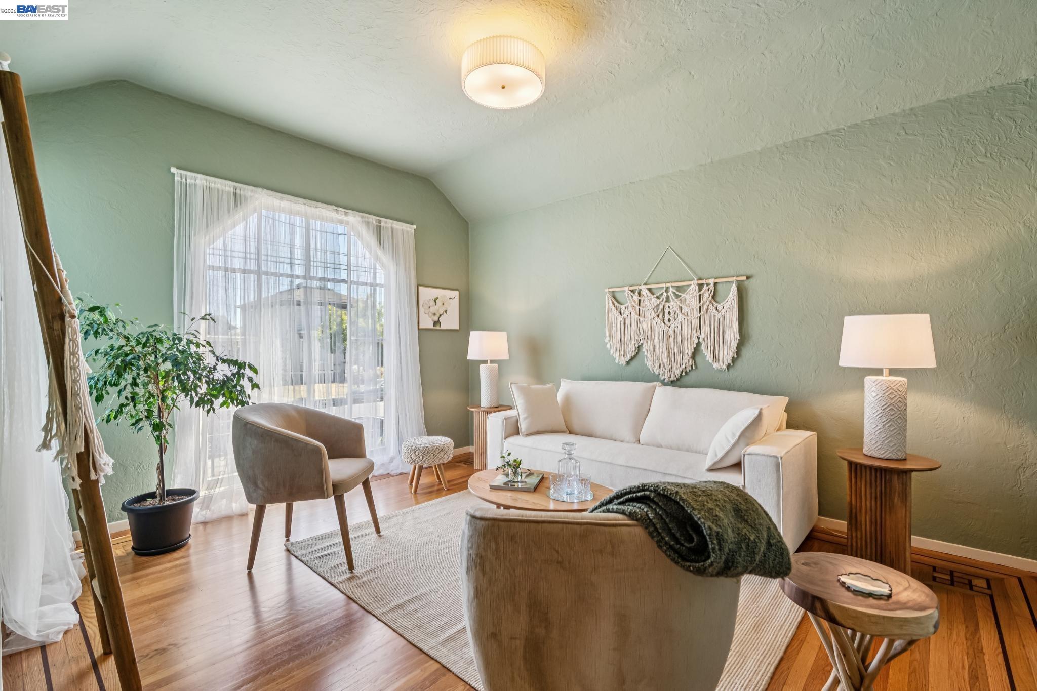 467 Santa Clara Ave