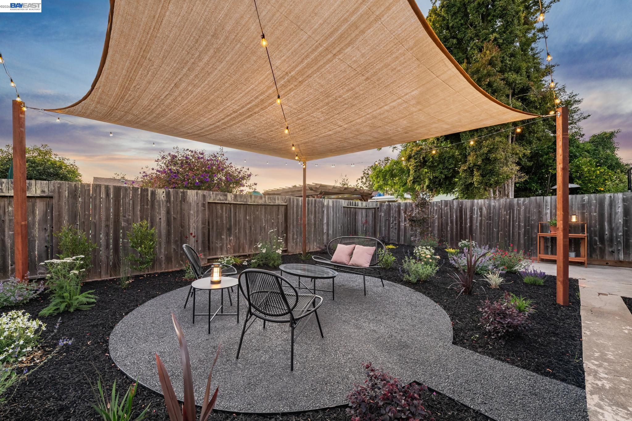 467 Santa Clara Ave