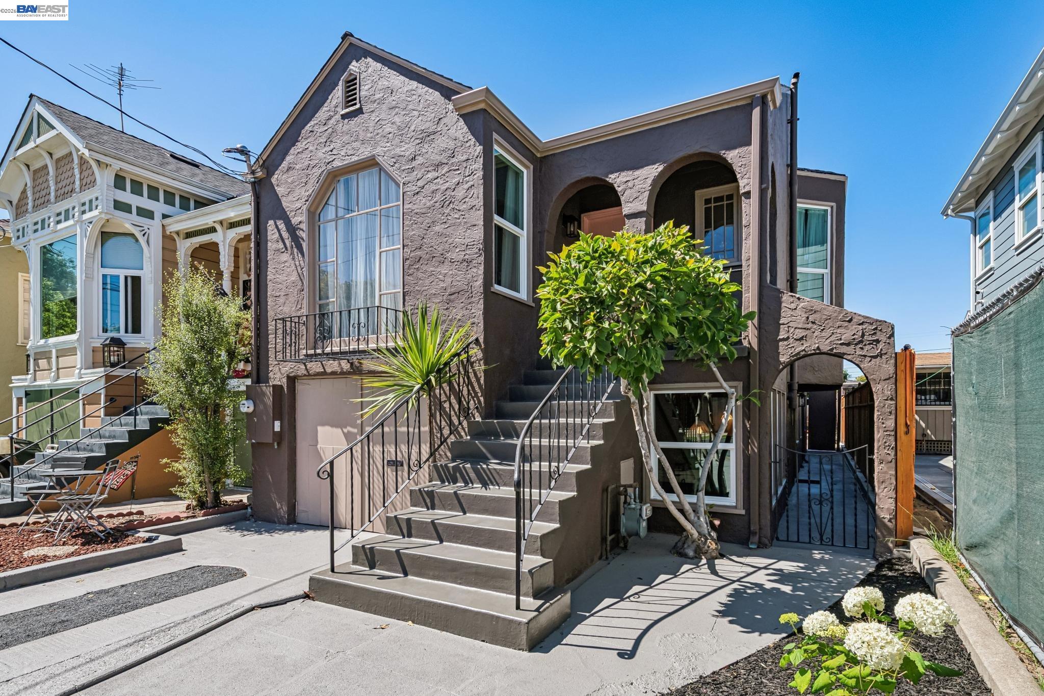 467 Santa Clara Ave