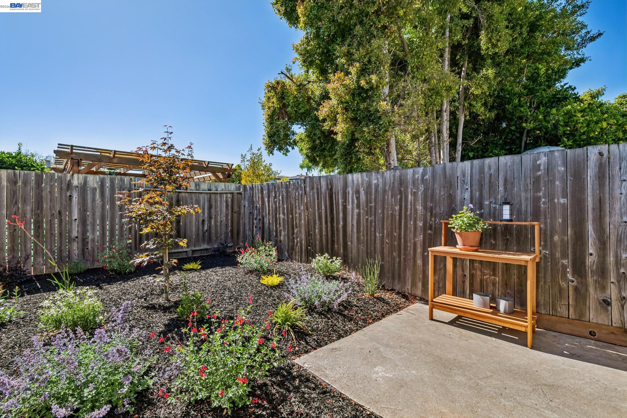 467 Santa Clara Ave