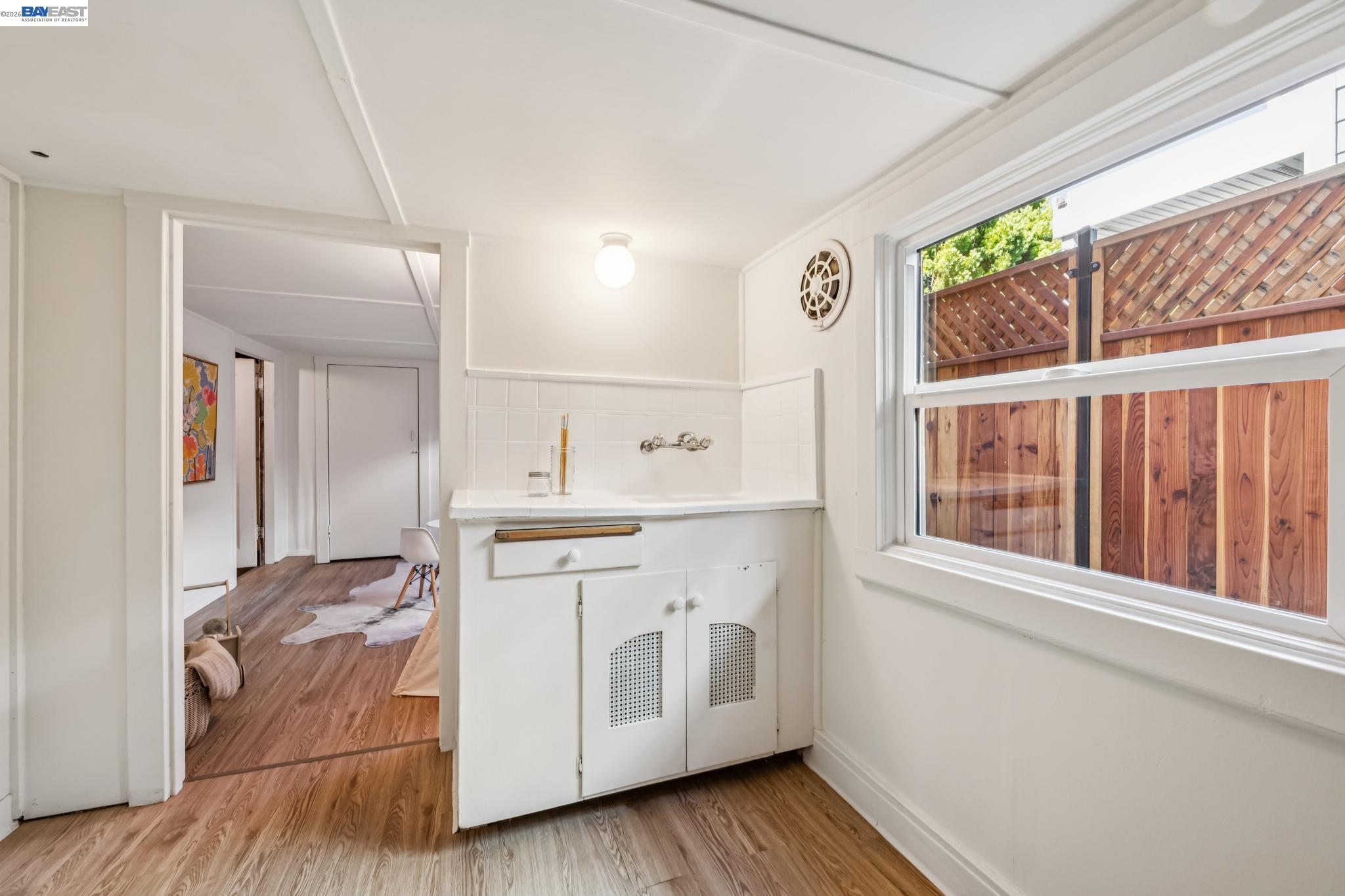 467 Santa Clara Ave