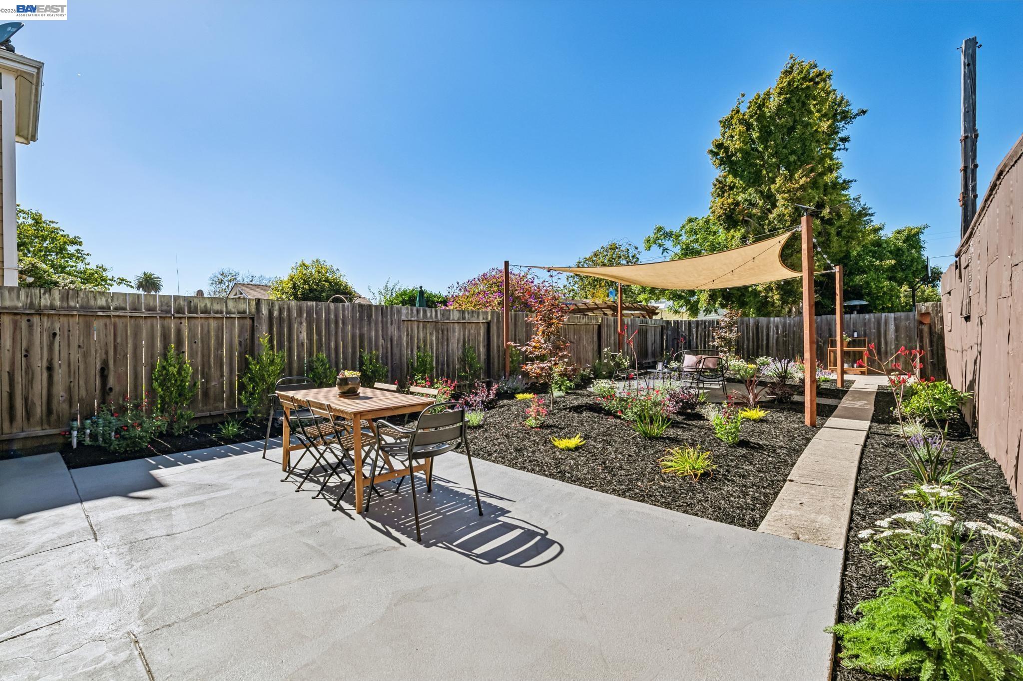 467 Santa Clara Ave