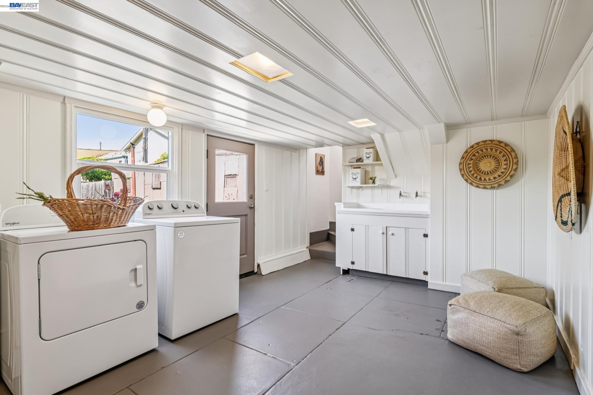 467 Santa Clara Ave