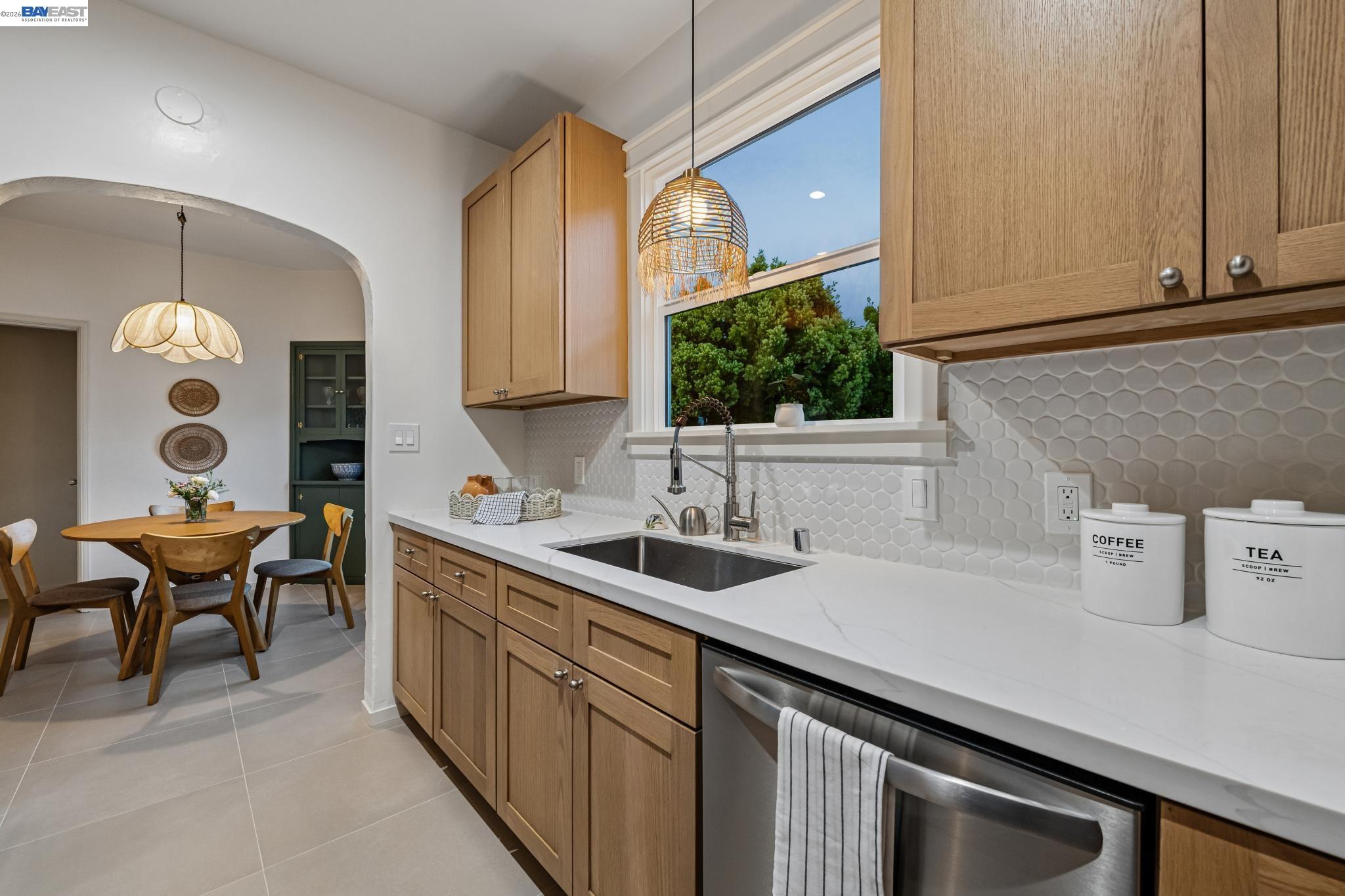 467 Santa Clara Ave