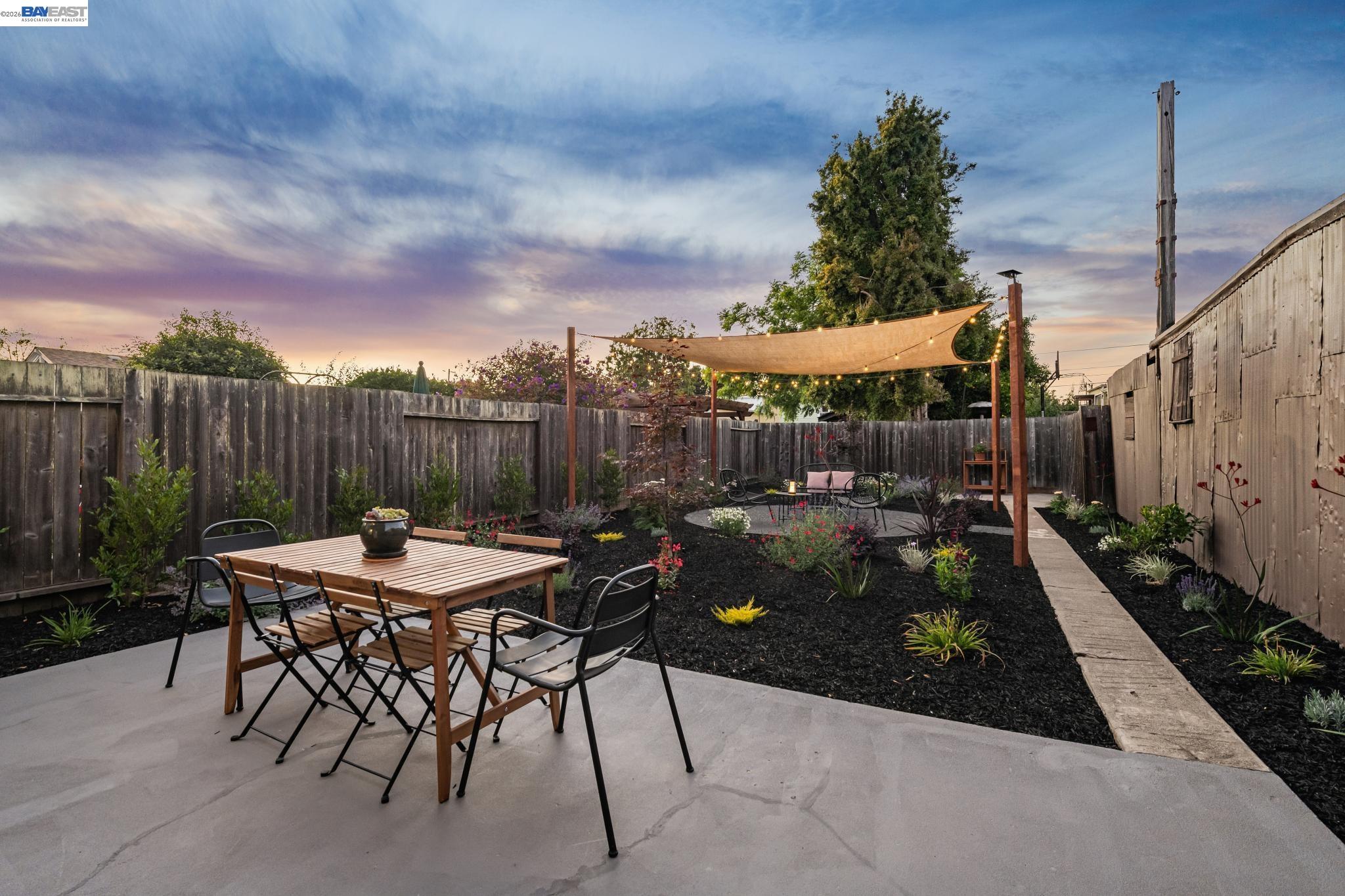 467 Santa Clara Ave