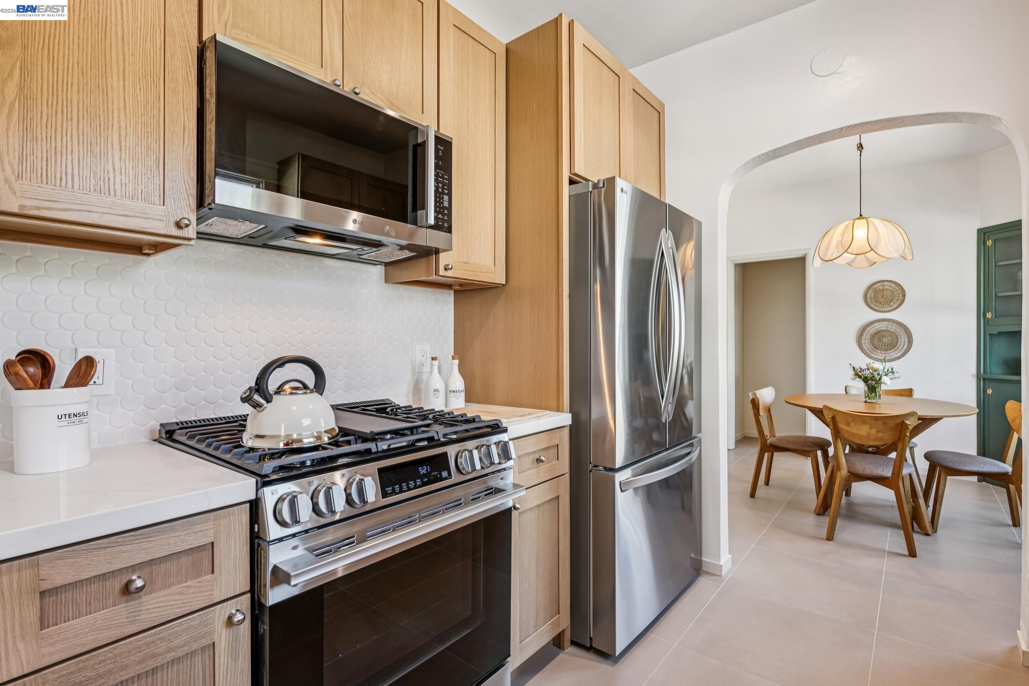 467 Santa Clara Ave