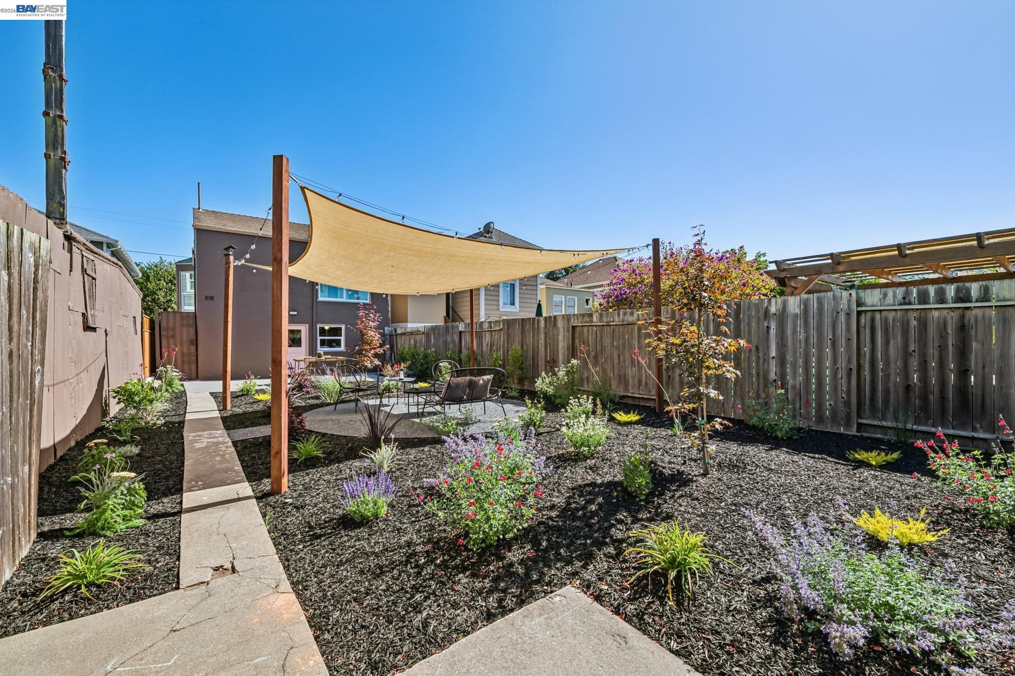 467 Santa Clara Ave
