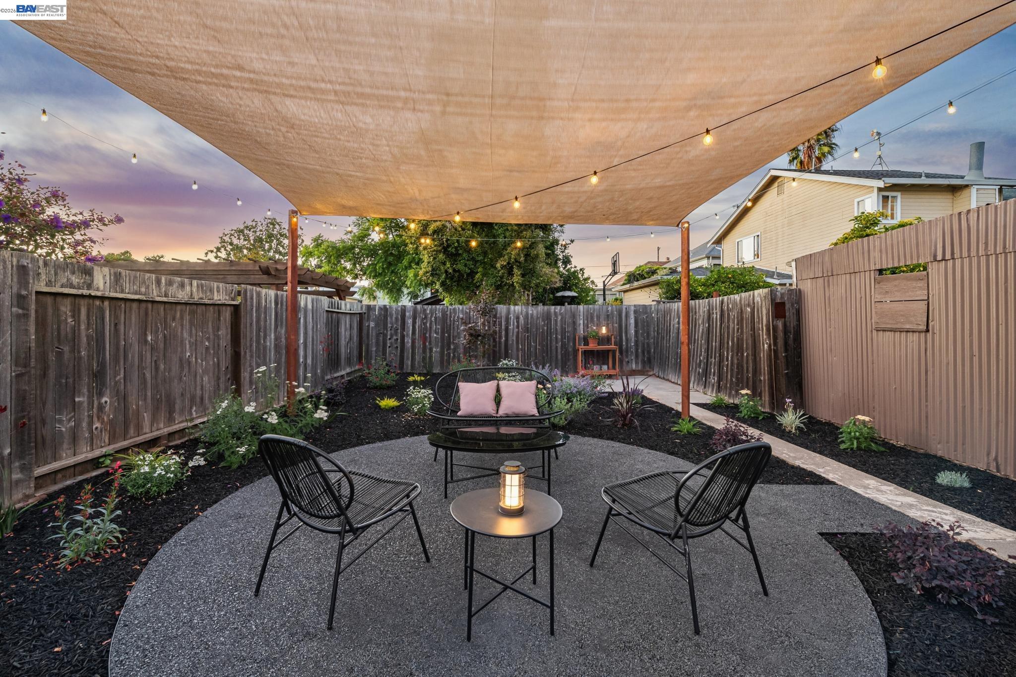 467 Santa Clara Ave