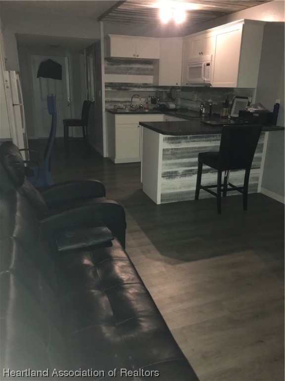 110 Golf Villas Court NW