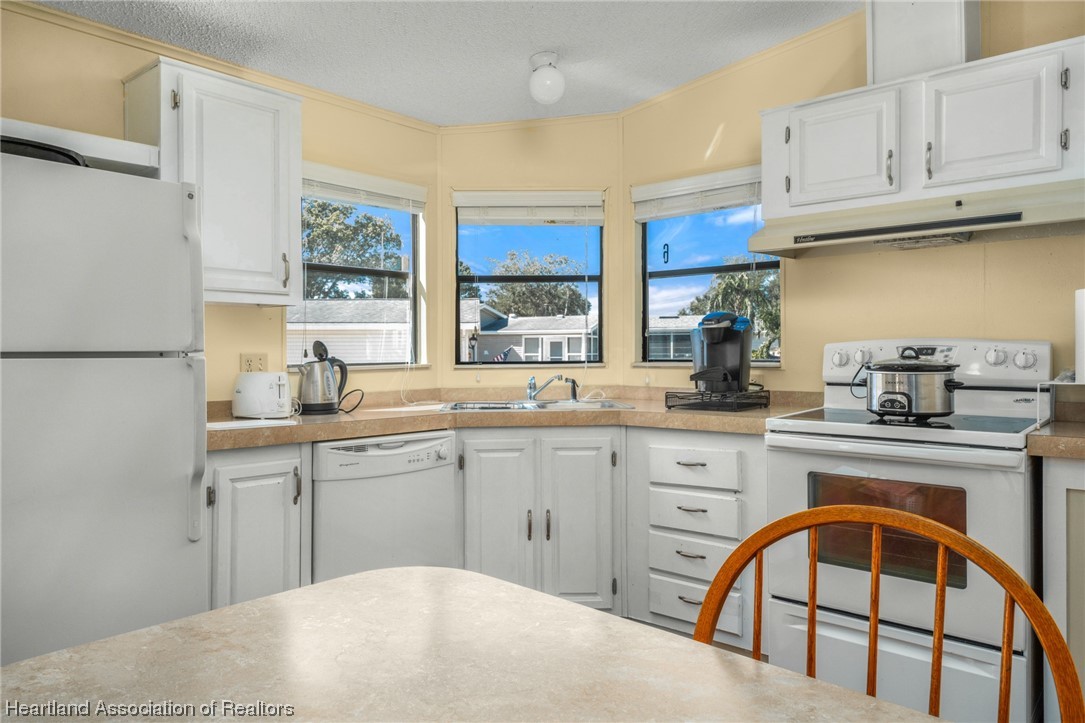 2884 S Driftwood Court