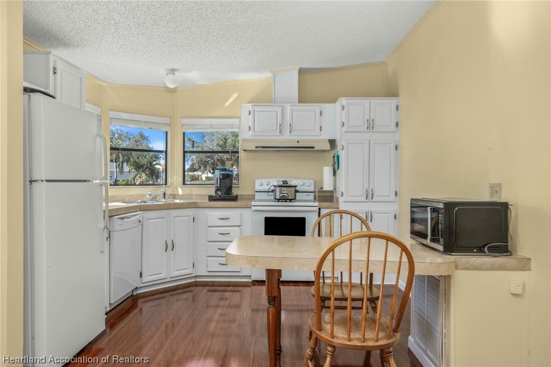 2884 S Driftwood Court