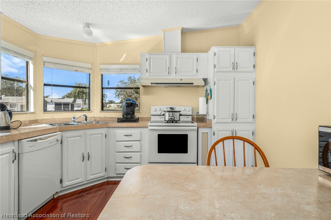 2884 S Driftwood Court