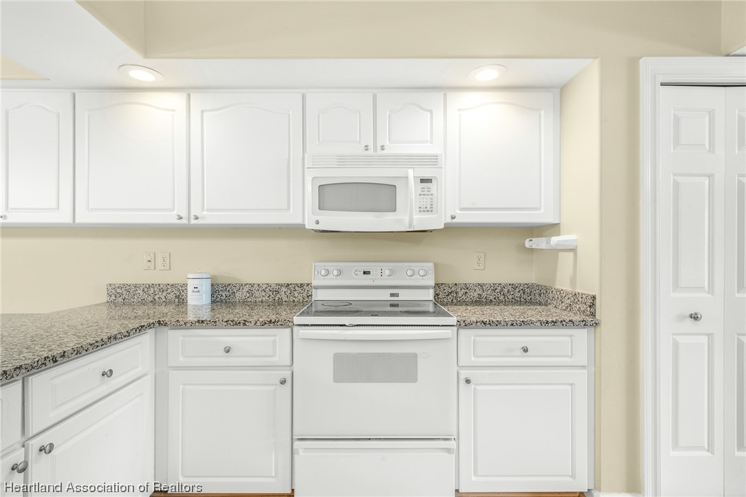 5092 Strafford Oaks Drive