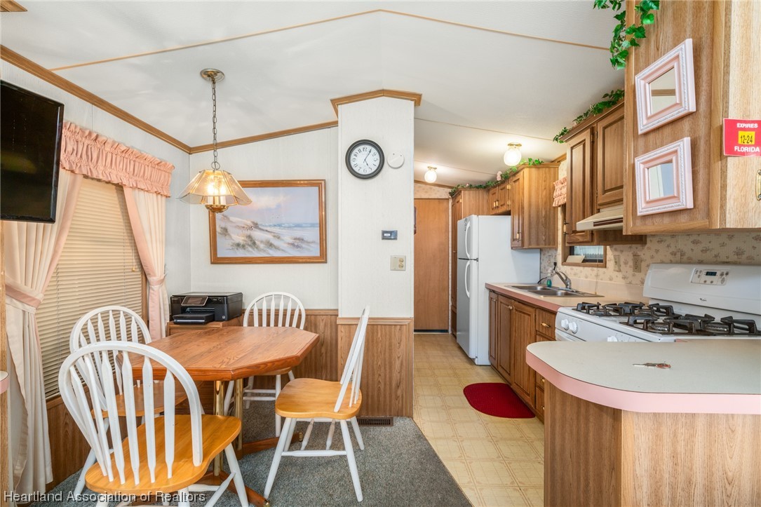 1200 us 27 Highway N 19