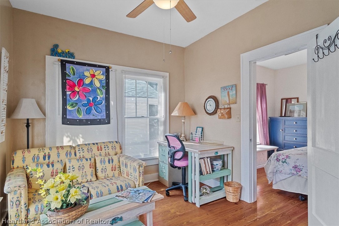 350 N Commerce Avenue