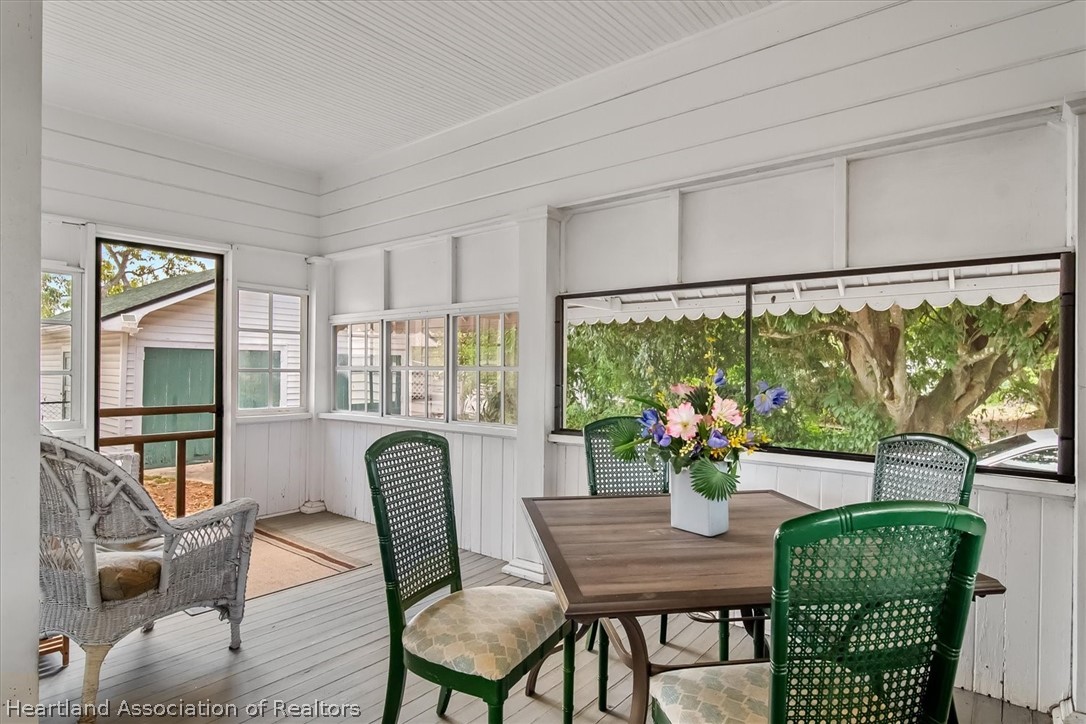 350 N Commerce Avenue