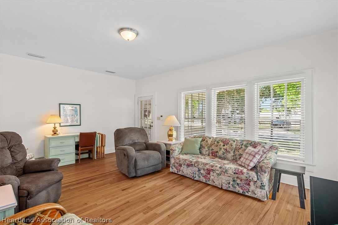 350 N Commerce Avenue