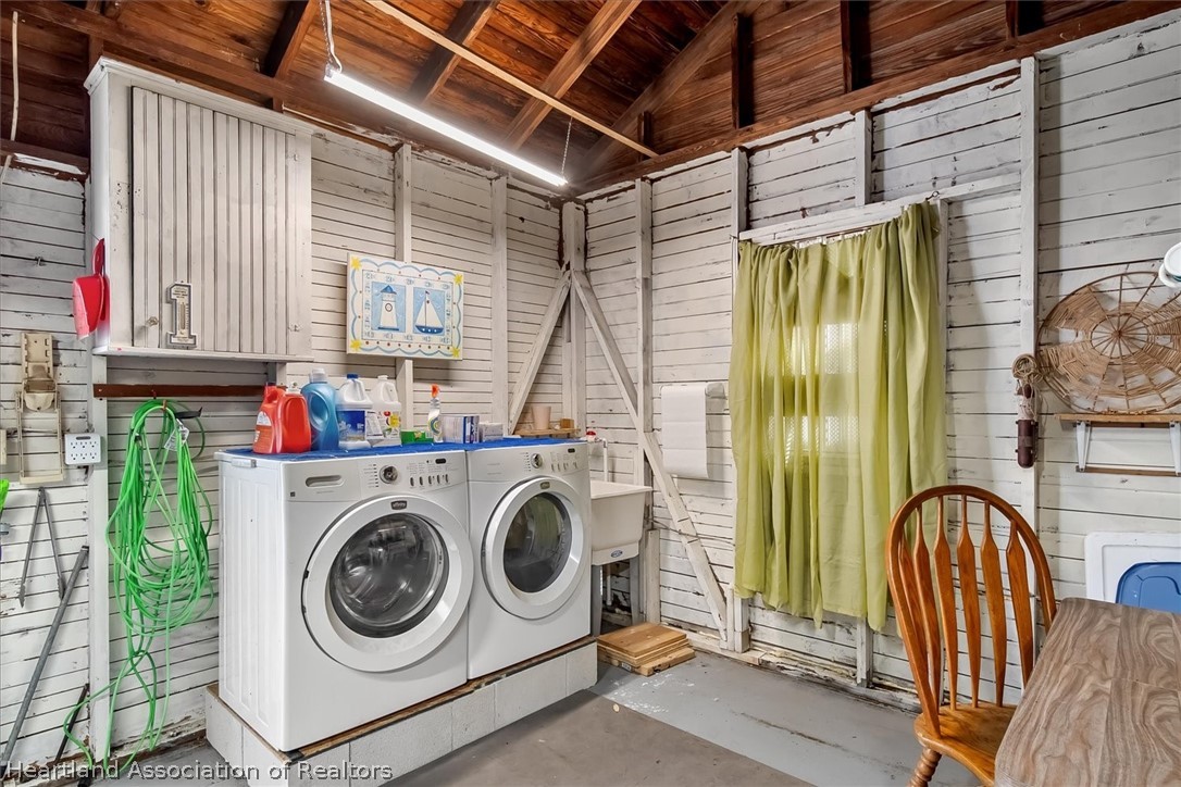 350 N Commerce Avenue