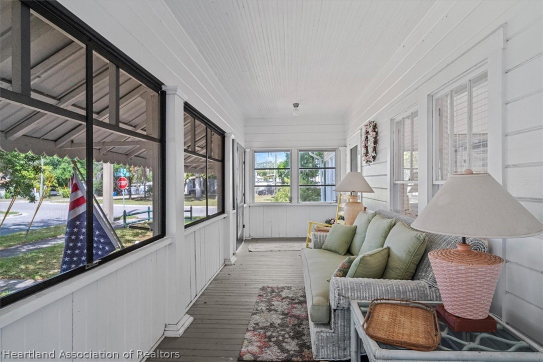 350 N Commerce Avenue