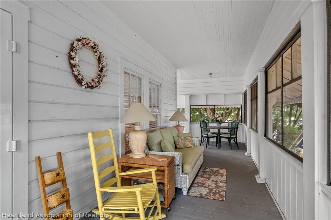 350 N Commerce Avenue