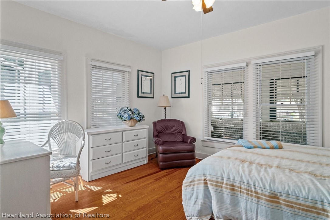 350 N Commerce Avenue