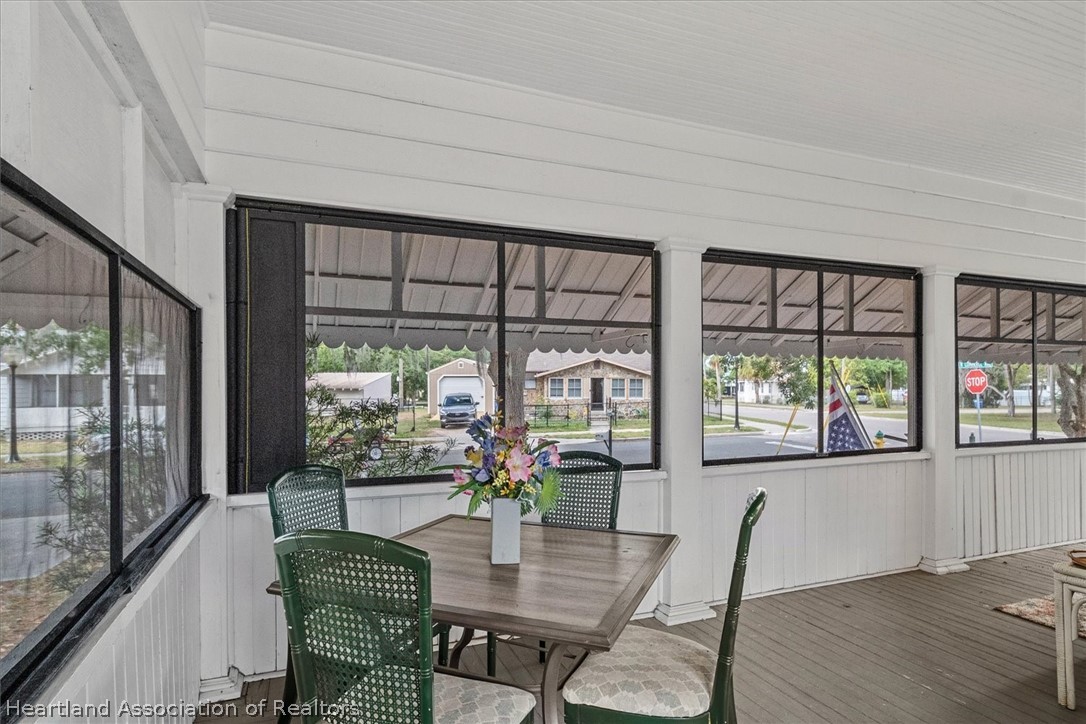 350 N Commerce Avenue