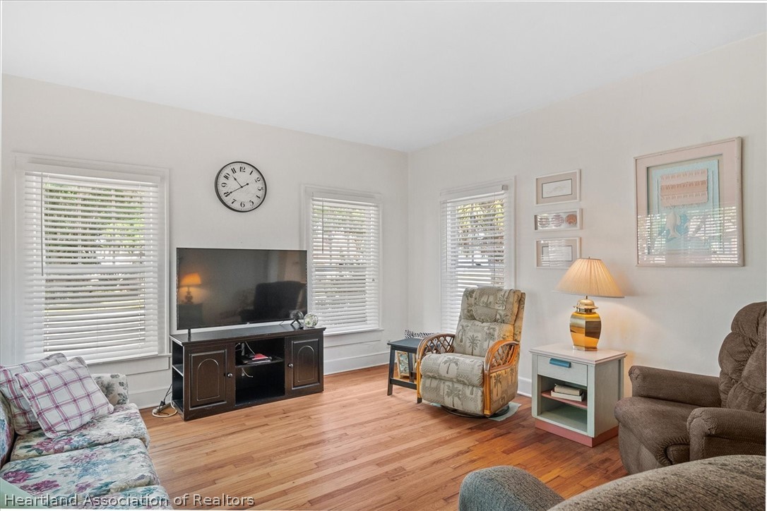 350 N Commerce Avenue