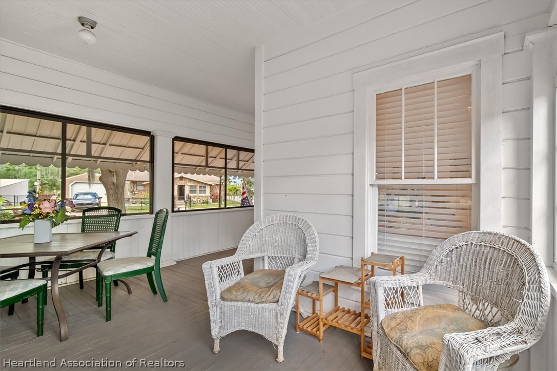 350 N Commerce Avenue