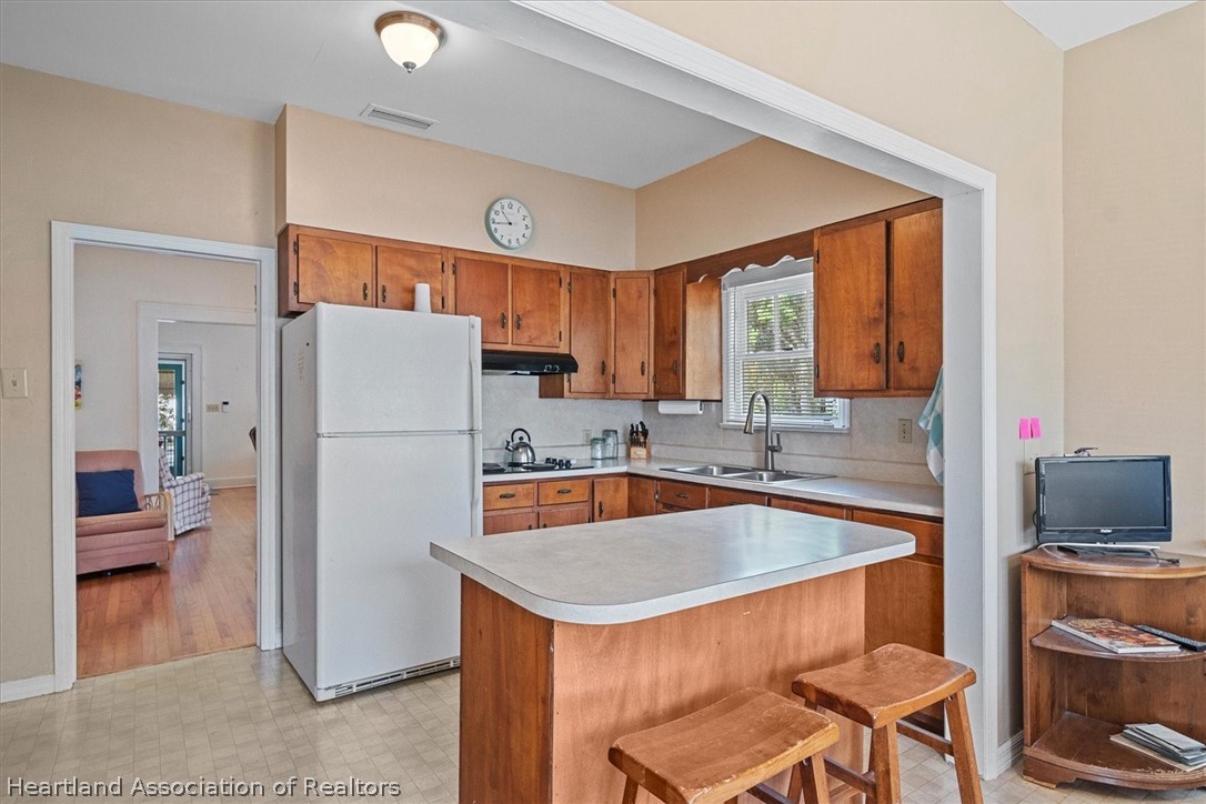 350 N Commerce Avenue