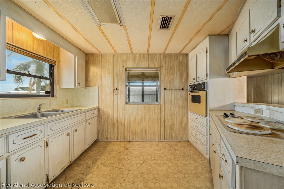 3527 Delaware Avenue