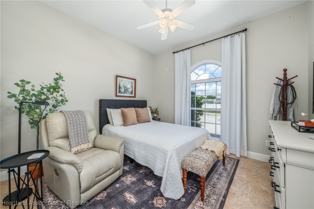 2340 Pinewood Boulevard