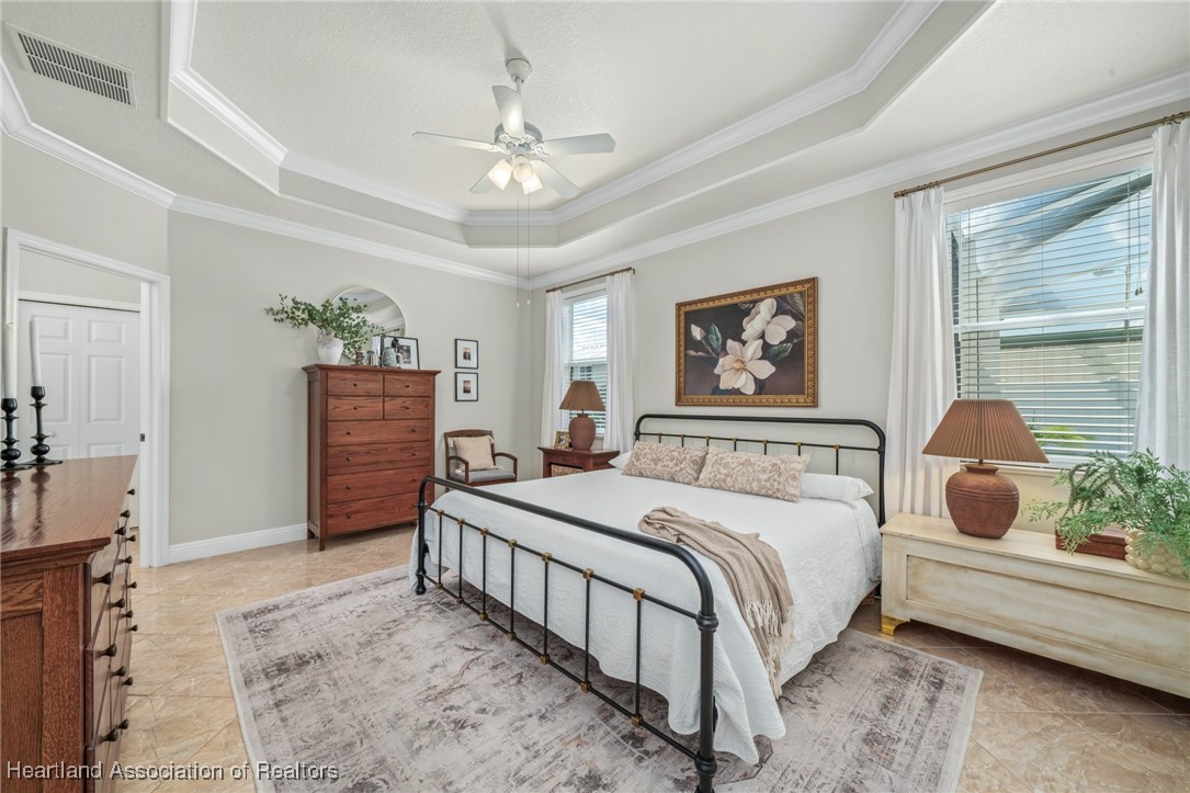 2340 Pinewood Boulevard