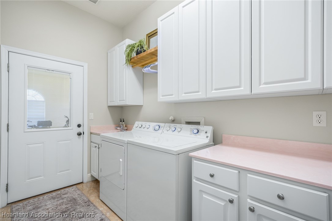 2340 Pinewood Boulevard