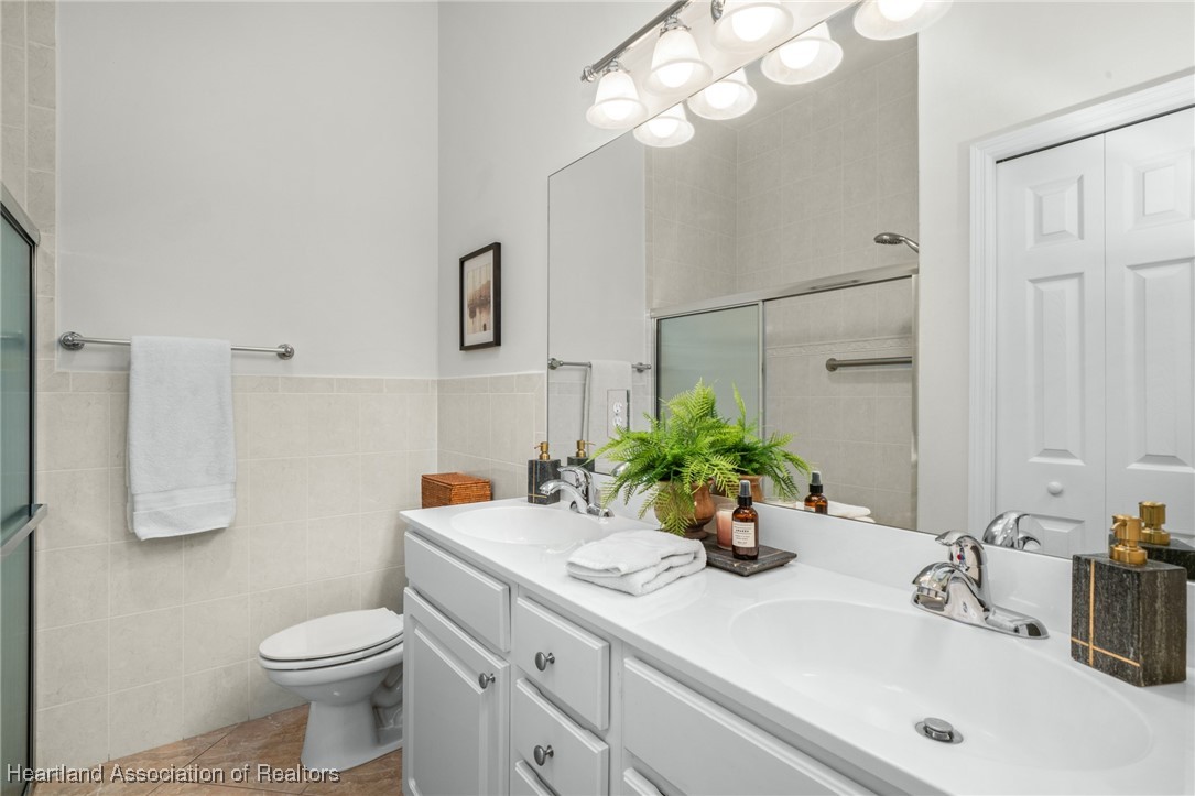 2340 Pinewood Boulevard