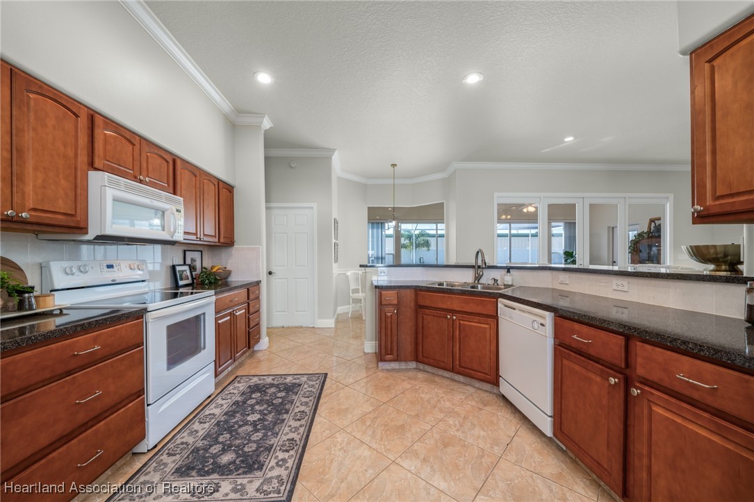 2340 Pinewood Boulevard