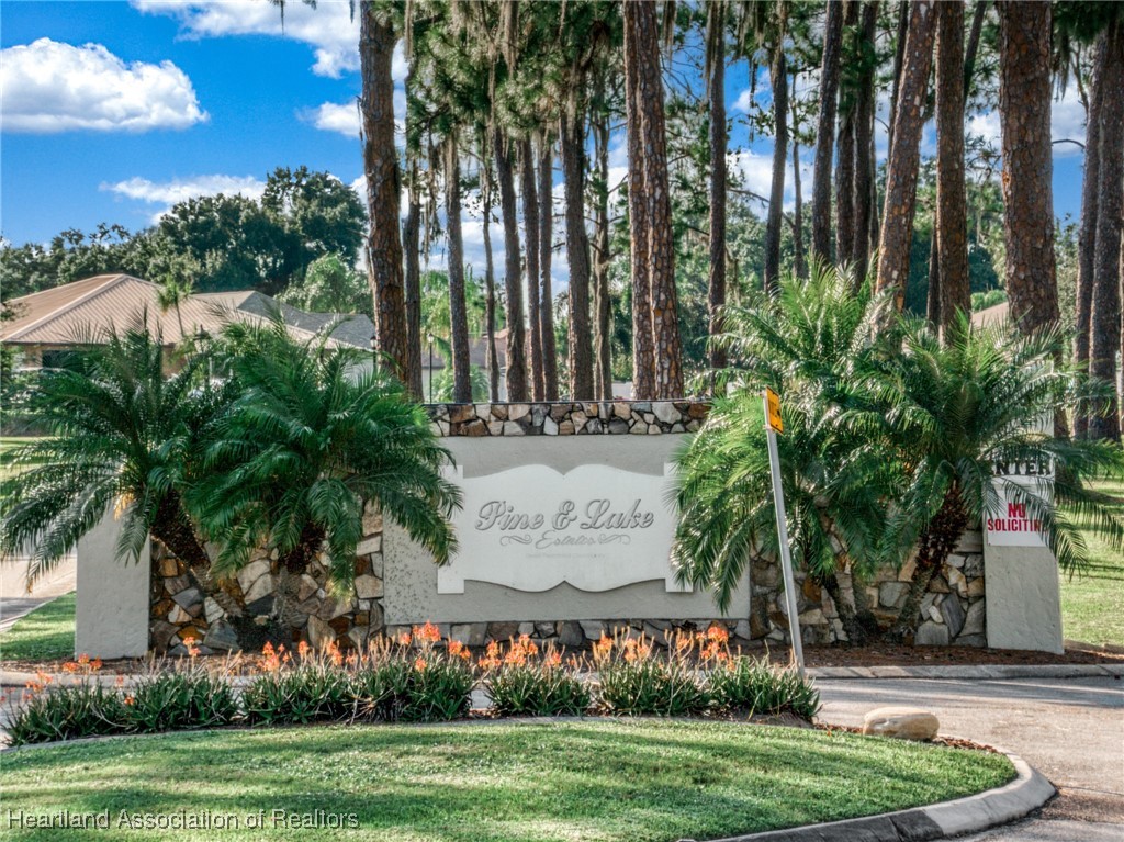 2340 Pinewood Boulevard