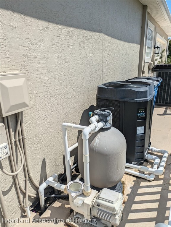 2340 Pinewood Boulevard