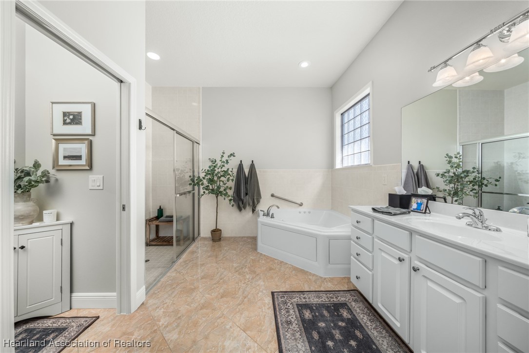 2340 Pinewood Boulevard