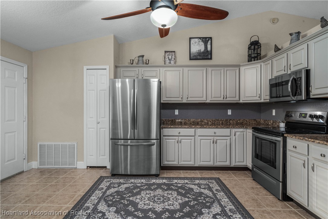 116 Imbros Avenue NE