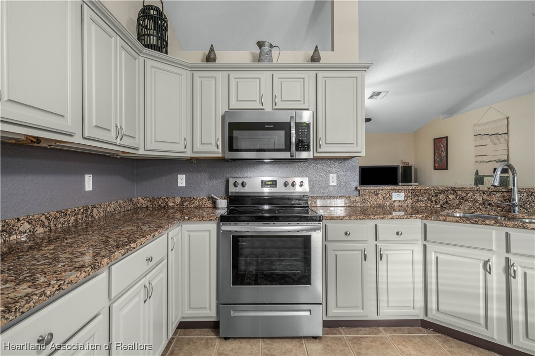 116 Imbros Avenue NE