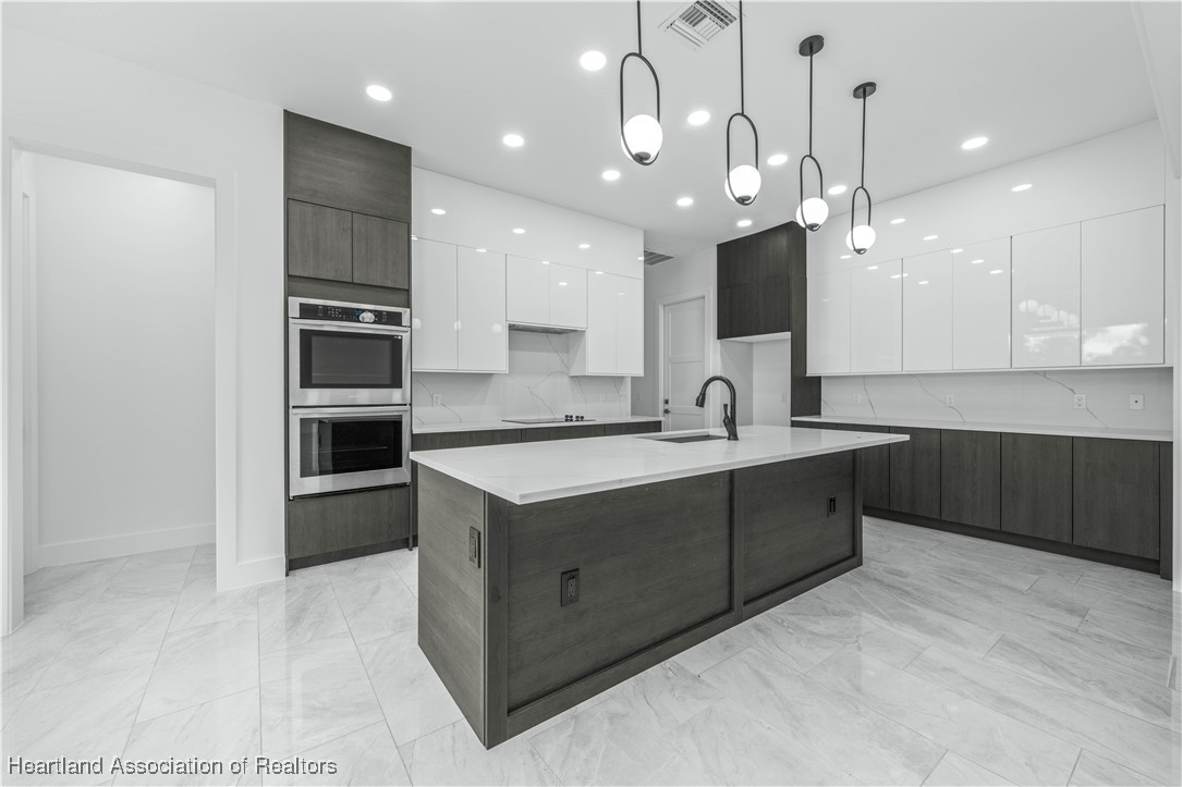 5817 Columbus Boulevard