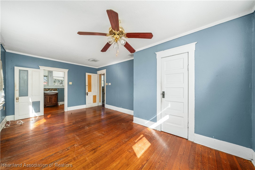 22 W Lagrande Street