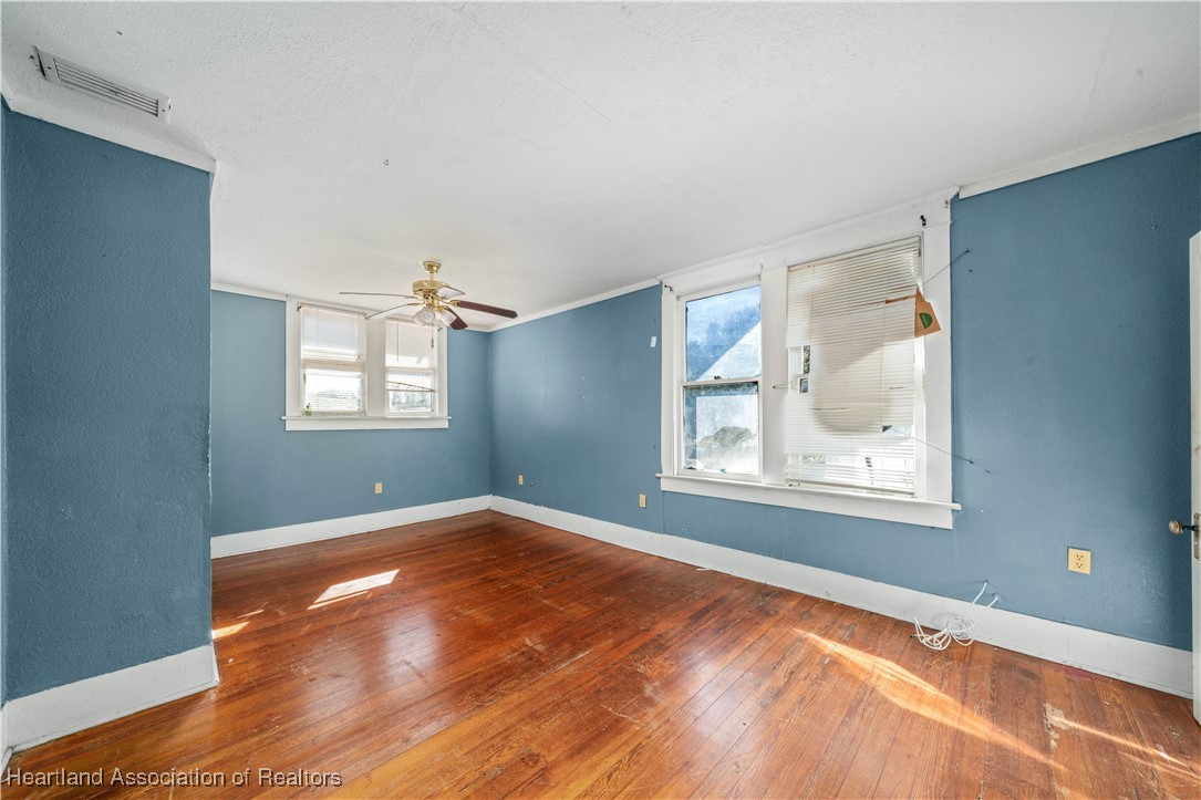 22 W Lagrande Street